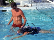 ANTIGUA, instructor giving scuba diving lesson, ANT691JPL