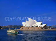 AUSTRALIA, New South Wales, SYDNEY, Sydney Opera House and harbour ferry, AUS156JPL