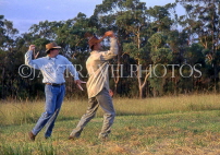 AUSTRALIA, New South Wales, tourists learning to throw Boomerangs, AUS709JPL
