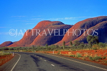 AUSTRALIA, Northern Territory, Uluru-Kata Tjuta Nat Park, The Olgas, and highway, AUS387JPL