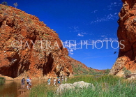 AUSTRALIA, Northern Territory, West MacDonnell Nat Park, GLEN HELEN GORGE and Finke River, tourists, AUS263JPL