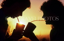 AUSTRALIA, Queensland, GOLD COAST (Surfers Paradise), couple sipping drinks, sunset, AUS1089JPL