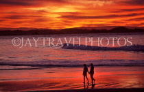 AUSTRALIA, Queensland, GOLD COAST (Surfers Paradise Beach), couple paddling, sunset, AUS1076JPL