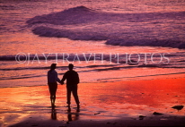 AUSTRALIA, Queensland, GOLD COAST (Surfers Paradise Beach), couple paddling, sunset, AUS1077JPL