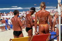 AUSTRALIA, Queensland, GOLD COAST (Surfers Paradise Beach), suntanned men, AUS1080JPL