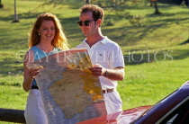 AUSTRALIA, Queensland, couple studying road map, AUS1072JPL