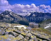 AUSTRIA, Tirol, Zillertal Alps, Mayrhofen, mountain scenery and stone house, AST532JPL