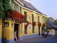 Austria, VIENNA, Grinzing Village, street and tavern restaurants, VIE284JPL