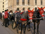 Austria, VIENNA, Heldenplatz, horse drawn cabs, VIE305JPL