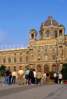 Austria, VIENNA, Natural History Museum and walking tour group, VIE359JPL
