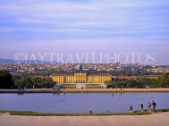 Austria, VIENNA, Schonbrunn Palace, Palace and city view from the Gloriette, VIE274JPL