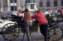 Austria, VIENNA, horse drawn cab, and drivers chatting, VIE385JPL