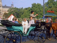 Austria, VIENNA, tourists on horse drawn cab ride, VIE310JPL