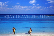 BAHAMAS, Paradise Island, beach, sea and holidaymakers, BAH220JPL