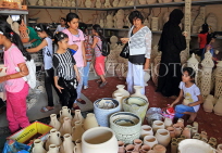 BAHRAIN, A'Ali Pottery Centre (Village), and shoppers, BHR1000JPL