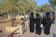 BAHRAIN, Al Areen Wildlife Park, and visitors, BHR1574JPL
