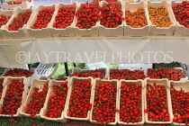 BAHRAIN, Budaiya, Farmers' Market, Tomato stall display, BHR1878JPL