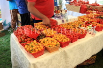 BAHRAIN, Budaiya, Farmers' Market, Tomato stall display, BHR1879JPL