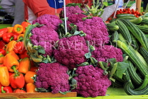 BAHRAIN, Budaiya, Farmers' Market, purple Cauliflowers, BHR2059JPL