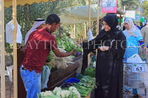 BAHRAIN, Budaiya, Farmers' Market, shoppers at vegetable stall, BHR1163JPL