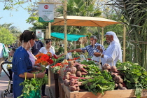 BAHRAIN, Budaiya, Farmers' Market, shoppers at vegetable stall, BHR1251JPL