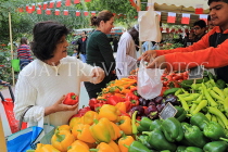 BAHRAIN, Budaiya, Farmers' Market, stalls, peppers, and shopper, BHR2025JPL