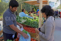 BAHRAIN, Budaiya, Farmers' Market, stalls and shopper, BHR1203JPL