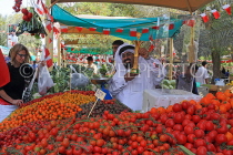 BAHRAIN, Budaiya, Farmers' Market, vendor holding award, BHR1865JPL