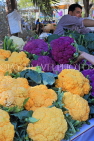 BAHRAIN, Budaiya, Farmers' Market, yellow & purple Cauliflowers, BHR1173JPL