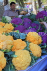 BAHRAIN, Budaiya, Farmers' Market, yellow & purple Cauliflowers, BHR1174JPL