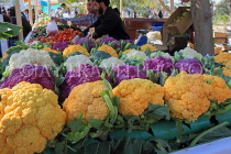 BAHRAIN, Budaiya, Farmers' Market, yellow & purple Cauliflowers, BHR1201JPL