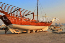 BAHRAIN, Muharraq, coastal fishing village area, Dhow on beach, BHR2467JPL