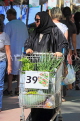 BAHRAIN, Noor El Ain, Garden Bazaar, Farmers Market, shopper with trolly, BHR1253JPL