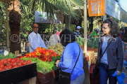 BAHRAIN, Noor El Ain, Garden Bazaar, Farmers Market, shoppers at vegetable stall, BHR1171JPL