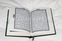 BAHRAIN, The Koran, holy book, pages open, BHR1078JPL