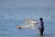 BAHRAIN, coast by Al Jasra, fisherman casting his net, BHR1391JPL