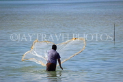 BAHRAIN, coast by Al Jasra, fisherman casting his net, BHR1392JPL