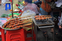 CAMBODIA, Phnom Penh, Phsar Chas (Market), street food stalls, CAM1696JPL