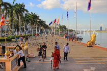 CAMBODIA, Phnom Penh, Sisowath Quay (Riverside Promenade), CAM1806JPL