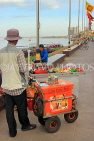 CAMBODIA, Phnom Penh, Sisowath Quay (riverside), street food vendors, CAM1800JPL