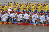 CAMBODIA, Phnom Penh, Water Festival, long boat races, CAM78JPL