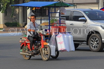 CAMBODIA, Phnom Penh, street scene, mobile street food vendor, CAM1771JPL