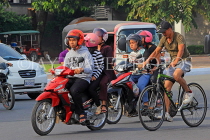 CAMBODIA, Phnom Penh, street scene, traffic, bikes, CAM1816JPL