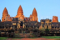 CAMBODIA, Siem Reap, Angkor Wat, and early morning view, CAM482JPL