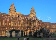 CAMBODIA, Siem Reap, Angkor Wat, and early morning view of temple complex, CAM562JPL