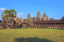 CAMBODIA, Siem Reap, Angkor Wat, temple complex, CAM498JPL