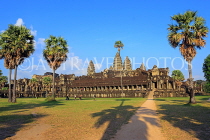 CAMBODIA, Siem Reap, Angkor Wat, temple complex, CAM499JPL