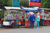 CAMBODIA, Siem Reap, street food, mobile food stalls, CAM2334JPL