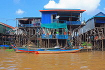CAMBODIA, Tonle Sap Lake, Kampong Phluk Fishing Village, houses on stilts, CAM1325JPL