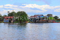 CAMBODIA, Tonle Sap Lake, Mechrey Floating Village, CAM845JPL